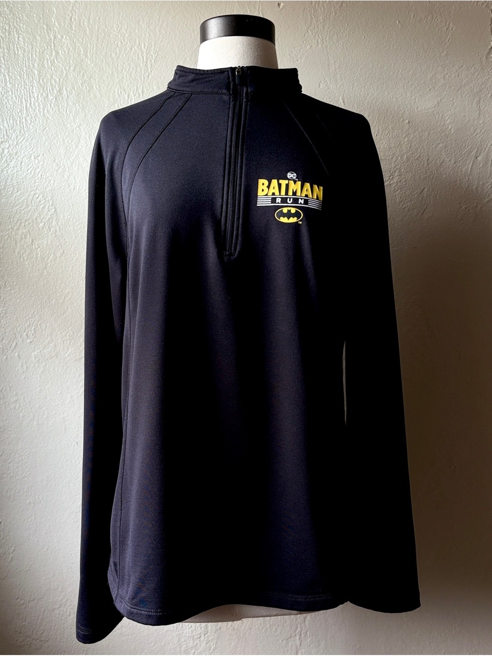 Batman Run DC Running Man Womens Black Quarter 1/4 Zip Pullover Top Size S Logo - Picture 4 of 11